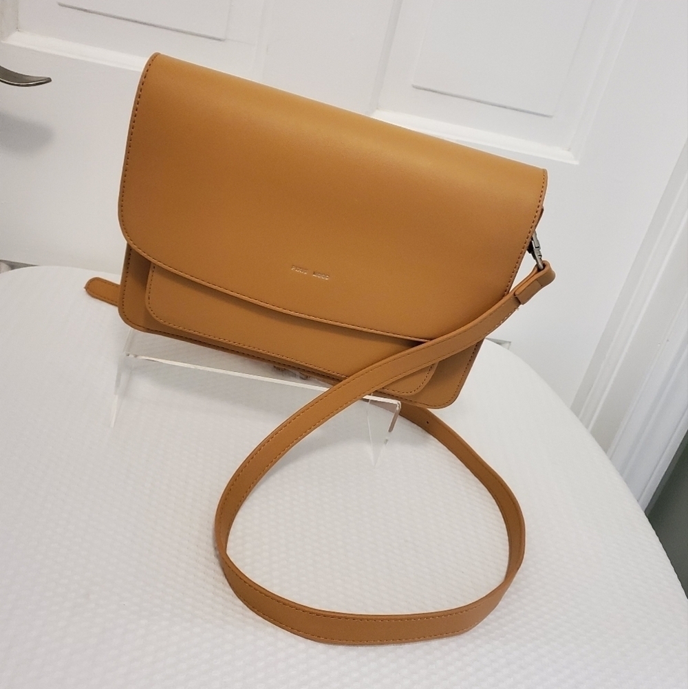 Pixie Mood Zoe Crossbody Beige In Color, Classic Business Casual